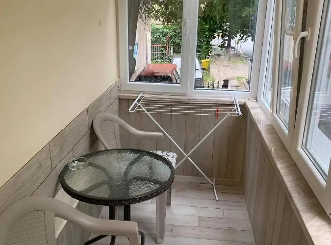 De Luxe Burgas, Center