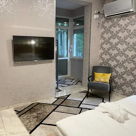 De Luxe Burgas, Center Burgaz