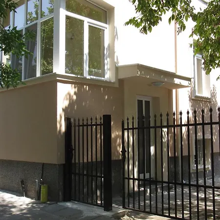 Pansiyon De Luxe Burgas, Center