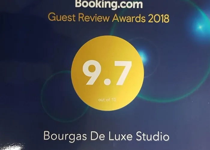 De Luxe Burgas, Center *